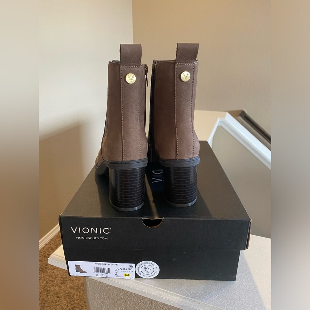 NIB - Vionic Suede Waterproof Boots - Picture 9 of 10